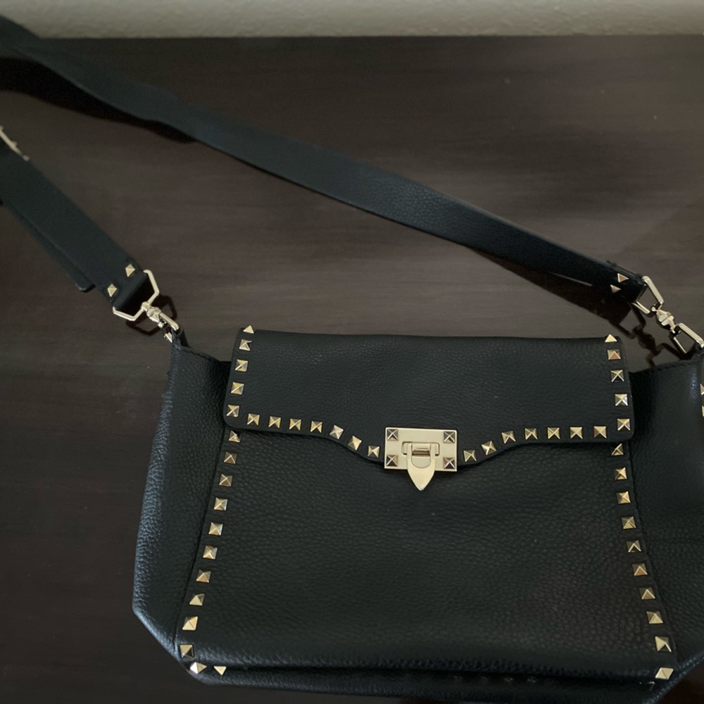 Authentic Valentino Garavani Pebbled Calf Skin Rockstud Flip Lock Messenger